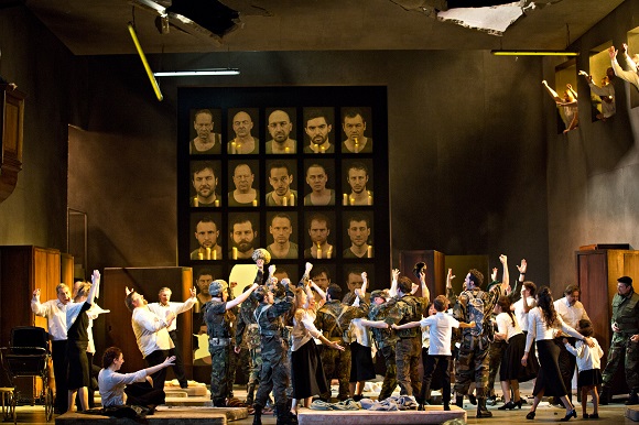 Statt dem Lustspiel von Shakespeare & Berlioz eine neue Fassung, die „die tiefe Auswirkung von Gewalt auf menschliche Beziehungen untersuchen will“ Foto: Jean-Louis Fernandez